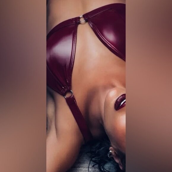 2pc Wine Vinyl Set - Picture 3 of 3